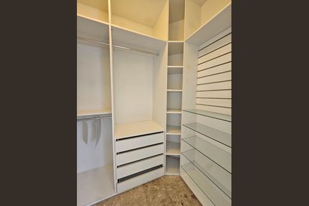 Apartamento para alugar com 207m², 4 quartos e 3 vagas