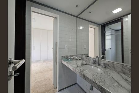 Apartamento para alugar com 207m², 4 quartos e 3 vagas