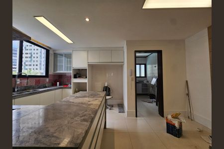 Apartamento para alugar com 207m², 4 quartos e 3 vagas