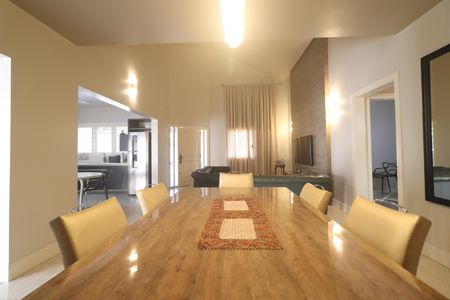 Casa à venda com 180m², 3 quartos e 4 vagasSala