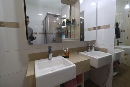 Casa à venda com 180m², 3 quartos e 4 vagasBanheiro