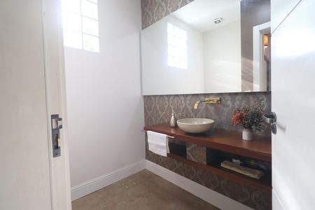 Casa à venda com 180m², 3 quartos e 4 vagasLavabo