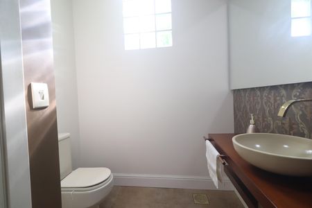 Casa à venda com 180m², 3 quartos e 4 vagasLavabo