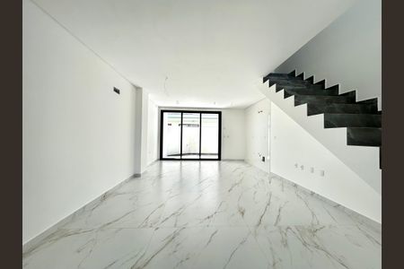 Sala de casa para alugar com 2 quartos, 75m² em Campeche, Florianópolis