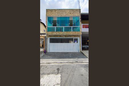 Casa à venda com 173m², 3 quartos e 2 vagas Casa à venda com 173m², 3 quartos e 2 vagasFachada