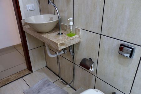 Casa à venda com 173m², 3 quartos e 2 vagas Casa à venda com 173m², 3 quartos e 2 vagasBanheiro