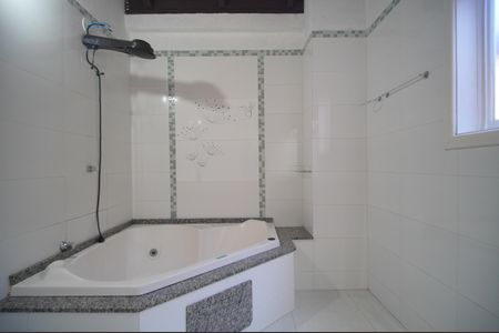 Casa à venda com 220m², 4 quartos e 2 vagasBanheiro da Suíte