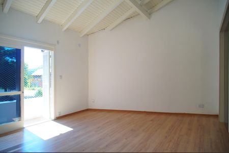 Casa à venda com 220m², 4 quartos e 2 vagasSuíte