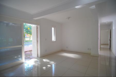 Casa à venda com 220m², 4 quartos e 2 vagasSala