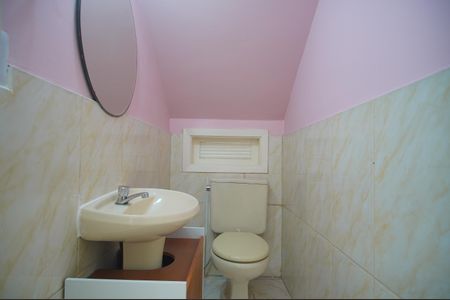 Casa à venda com 220m², 4 quartos e 2 vagasLavabo