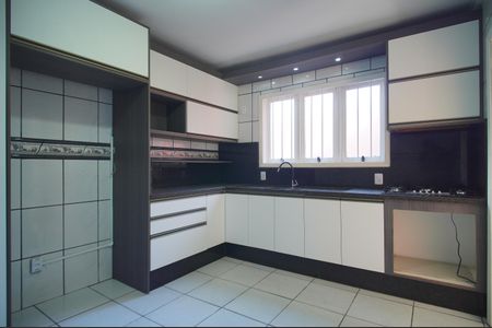 Casa à venda com 220m², 4 quartos e 2 vagasCozinha