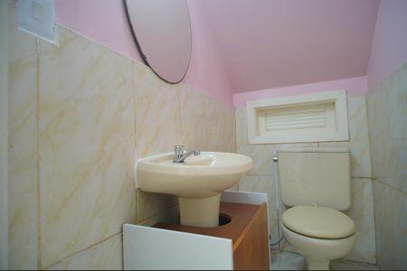 Casa à venda com 220m², 4 quartos e 2 vagasLavabo