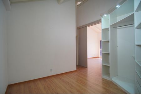 Casa à venda com 220m², 4 quartos e 2 vagasCloset da suíte