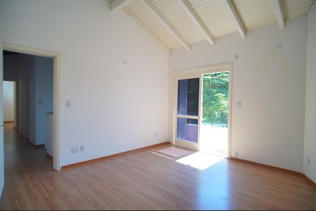 Casa à venda com 220m², 4 quartos e 2 vagasSuíte