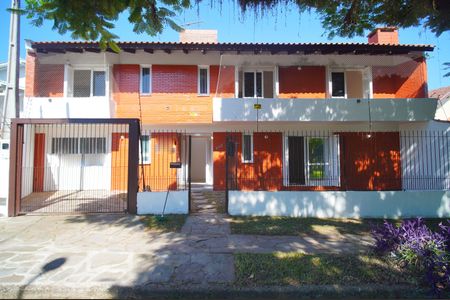 Casa à venda com 220m², 4 quartos e 2 vagasFachada