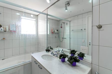 Apartamento à venda com 151m², 4 quartos e 3 vagasBanheiro da Suíte 1