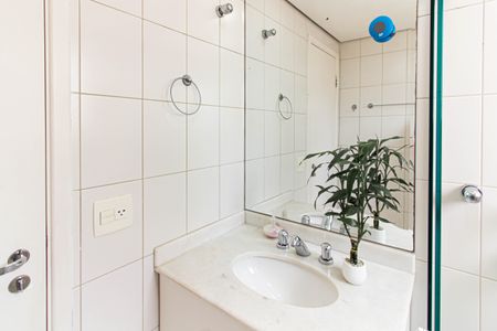 Apartamento à venda com 151m², 4 quartos e 3 vagasBanheiro da Suíte 2