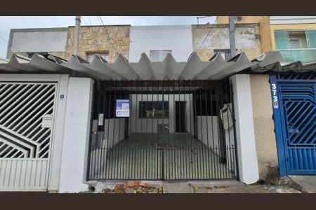 Casa à venda com 148m², 2 quartos e 2 vagas Casa à venda com 148m², 2 quartos e 2 vagasFachada