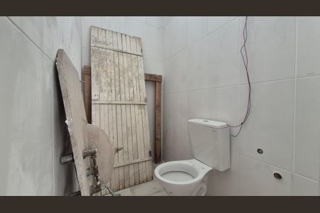 Casa à venda com 148m², 2 quartos e 2 vagas Casa à venda com 148m², 2 quartos e 2 vagasBanheiro da suíte