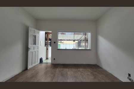 Casa à venda com 148m², 2 quartos e 2 vagas Casa à venda com 148m², 2 quartos e 2 vagasSala