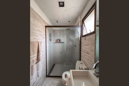 Apartamento à venda com 130m², 2 quartos e 3 vagas Apartamento à venda com 130m², 2 quartos e 3 vagasBanheiro da Suíte 2