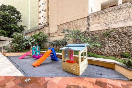 Apartamento à venda com 130m², 2 quartos e 3 vagas Apartamento à venda com 130m², 2 quartos e 3 vagasPlayground