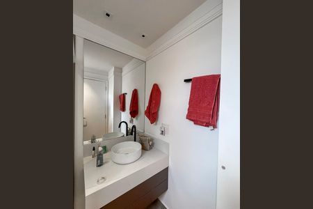 Apartamento à venda com 130m², 2 quartos e 3 vagas Apartamento à venda com 130m², 2 quartos e 3 vagasBanheiro da Suíte