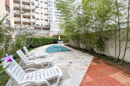 Apartamento à venda com 130m², 2 quartos e 3 vagas Apartamento à venda com 130m², 2 quartos e 3 vagasPiscina