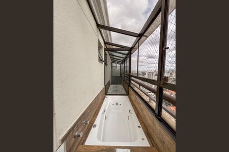 Apartamento à venda com 130m², 2 quartos e 3 vagas Apartamento à venda com 130m², 2 quartos e 3 vagasSacada da Suite 2