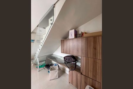 Apartamento à venda com 130m², 2 quartos e 3 vagas Apartamento à venda com 130m², 2 quartos e 3 vagasEscritório