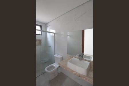 Casa de condomínio à venda com 140m², 3 quartos e 2 vagasBanheiro da Suíte