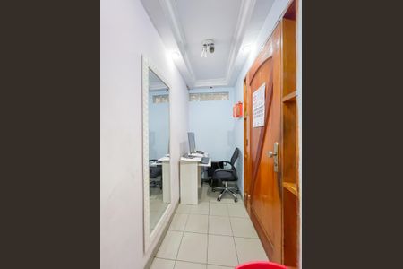 Sala  de casa à venda com 6 quartos, 220m² em Metalúrgicos, Osasco