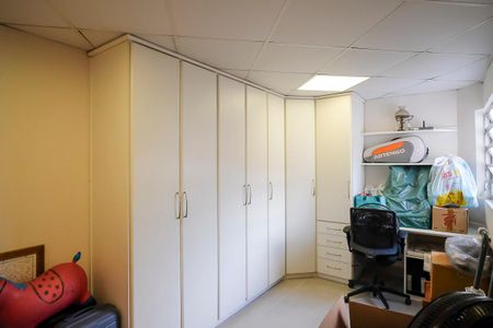 Casa à venda com 179m², 4 quartos e 2 vagasQuarto 3