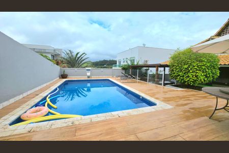 Casa de condomínio para alugar com 480m², 3 quartos e 3 vagas