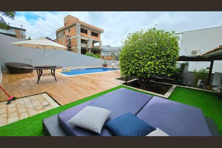 Casa de condomínio para alugar com 480m², 3 quartos e 3 vagas