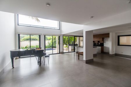 Sala  de casa de condomínio para alugar com 4 quartos, 389m² em Alphaville, Santana de Parnaíba