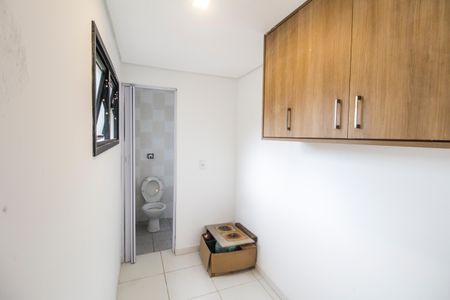 Casa de condomínio para alugar com 389m², 4 quartos e 3 vagas Casa de condomínio para alugar com 389m², 4 quartos e 3 vagasQuarto de Serviço