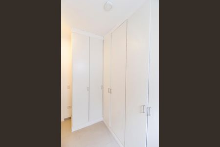 Casa de condomínio para alugar com 389m², 4 quartos e 3 vagas Casa de condomínio para alugar com 389m², 4 quartos e 3 vagasCloset da suíte