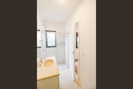 Casa de condomínio para alugar com 389m², 4 quartos e 3 vagas Casa de condomínio para alugar com 389m², 4 quartos e 3 vagasBanheiro da Suíte