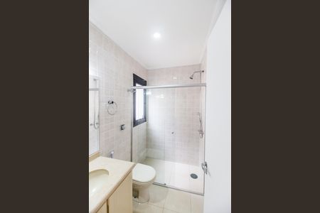 Casa de condomínio para alugar com 389m², 4 quartos e 3 vagas Casa de condomínio para alugar com 389m², 4 quartos e 3 vagasBanheiro da Suíte