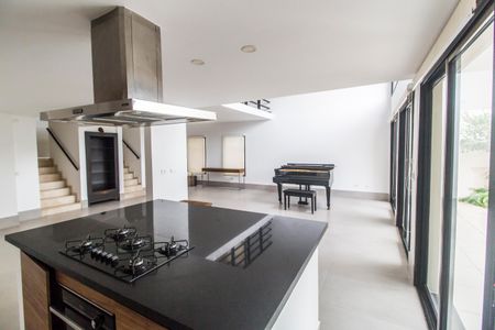 Casa de condomínio para alugar com 389m², 4 quartos e 3 vagas Casa de condomínio para alugar com 389m², 4 quartos e 3 vagasSala