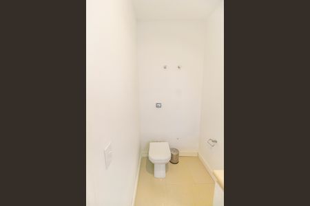 Casa de condomínio para alugar com 389m², 4 quartos e 3 vagas Casa de condomínio para alugar com 389m², 4 quartos e 3 vagasBanheiro da Suíte