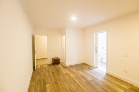 Casa de condomínio para alugar com 389m², 4 quartos e 3 vagas Casa de condomínio para alugar com 389m², 4 quartos e 3 vagasSuíte 3