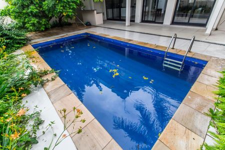 Casa de condomínio para alugar com 389m², 4 quartos e 3 vagas Casa de condomínio para alugar com 389m², 4 quartos e 3 vagasPiscina