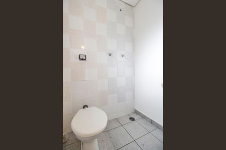 Casa de condomínio para alugar com 389m², 4 quartos e 3 vagas Casa de condomínio para alugar com 389m², 4 quartos e 3 vagasBanheiro de serviço