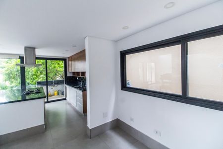 Casa de condomínio para alugar com 389m², 4 quartos e 3 vagas Casa de condomínio para alugar com 389m², 4 quartos e 3 vagasSala