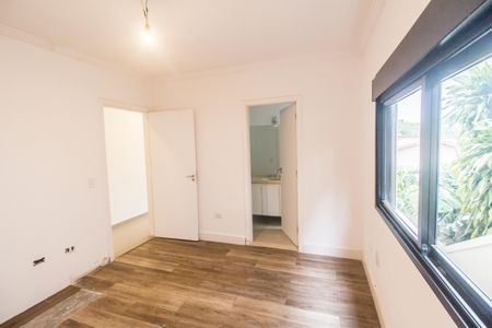 Casa de condomínio para alugar com 389m², 4 quartos e 3 vagas Casa de condomínio para alugar com 389m², 4 quartos e 3 vagasSuíte 2