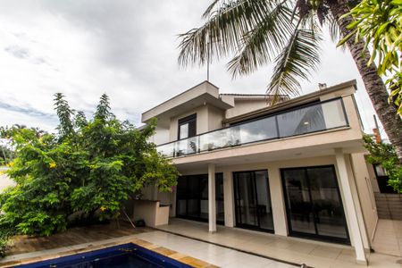 Casa de condomínio para alugar com 389m², 4 quartos e 3 vagas Casa de condomínio para alugar com 389m², 4 quartos e 3 vagasFachada