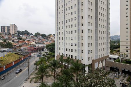 Vista Quarto 1 de apartamento para alugar com 3 quartos, 73m² em Jardim Henriqueta, Taboão da Serra