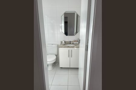 Banheiro de apartamento para alugar com 3 quartos, 73m² em Jardim Henriqueta, Taboão da Serra